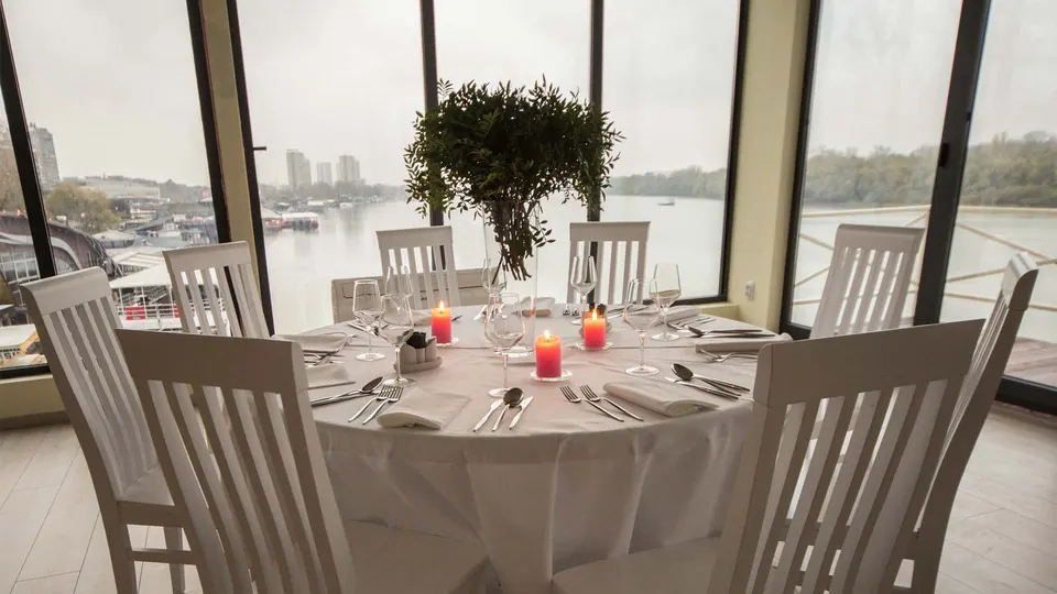Gabbiano Yachting Club — sala za proslave, Zemun